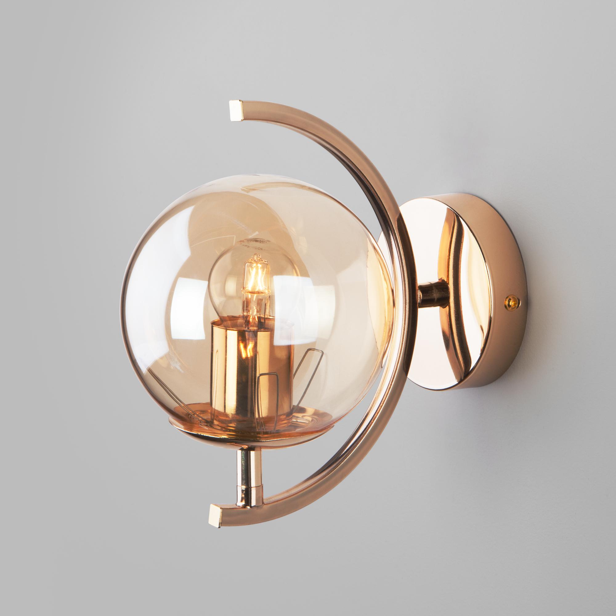 Настенный светильник с плафоном Eurosvet 50072/1B золото